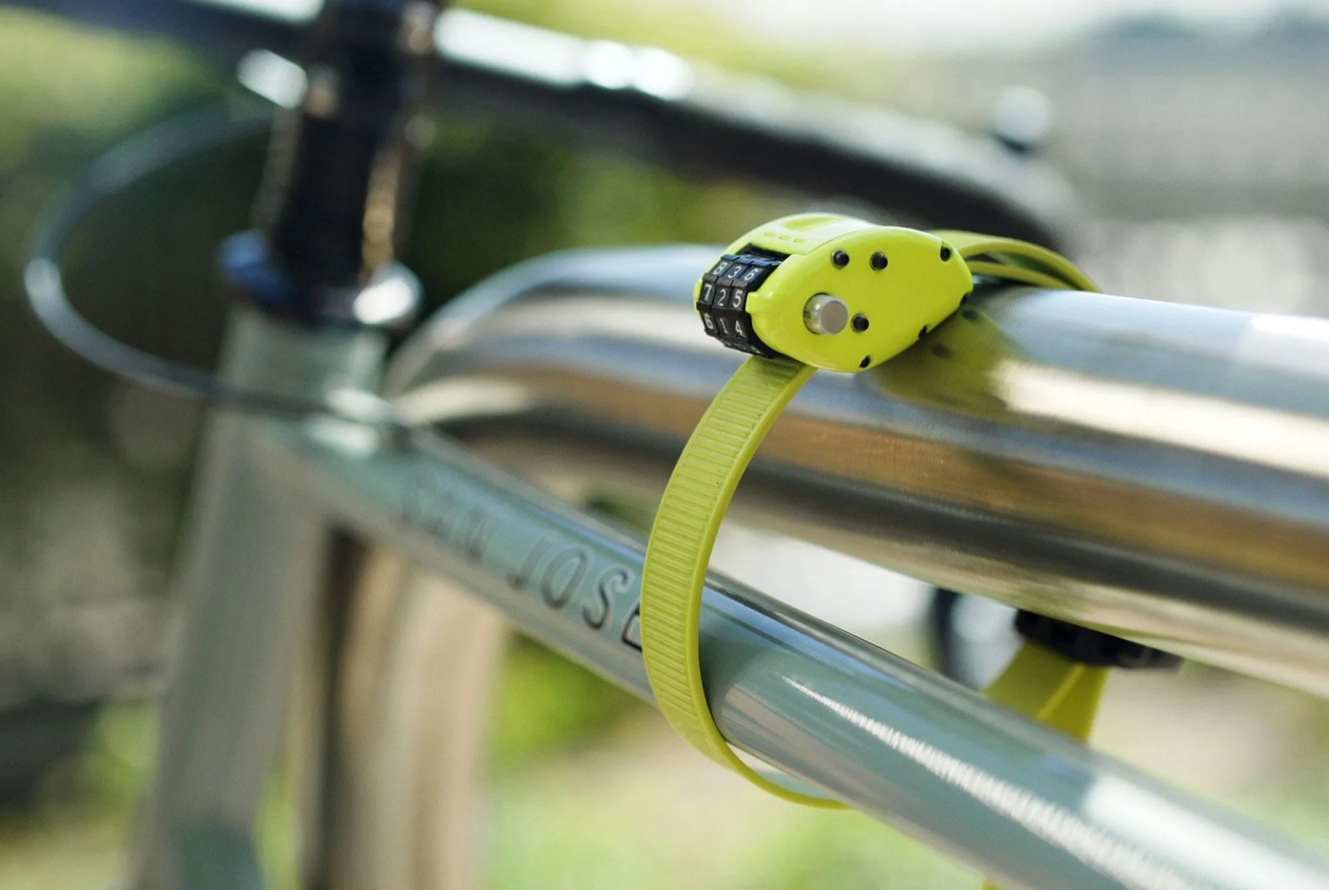 Ottolock-Bike-Lock-gear-patrol-lead-full