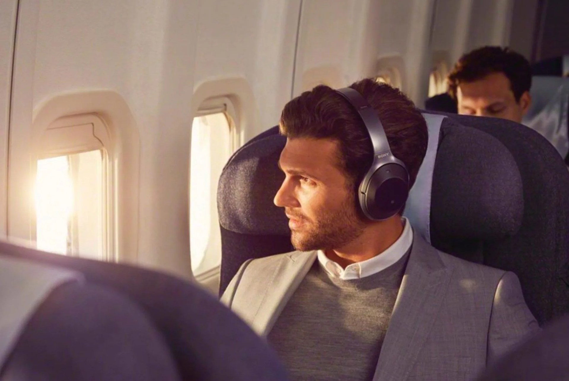 Tech-Staff-Picks-gear-patrol-Sony-1000XM2-full-lead