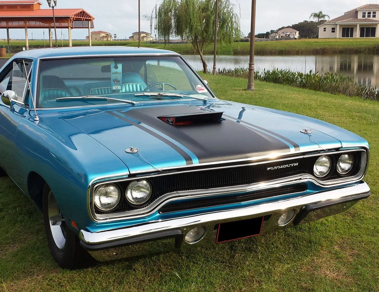 15-of-the-Best-Automotive-Hoodscoops-gear-patrol-1970-Plymouth-Road-Runner-440-6