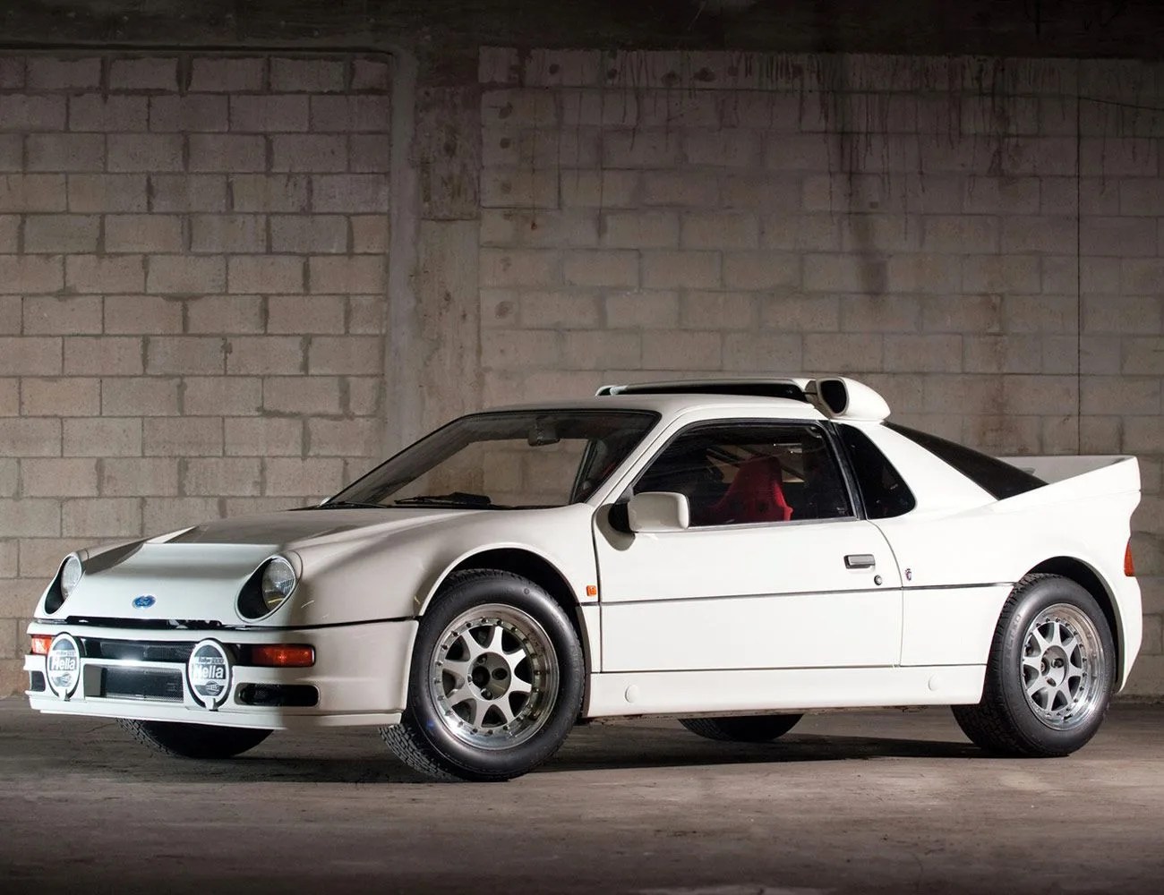 15-of-the-Best-Automotive-Hoodscoops-gear-patrol-1984-Ford-RS200