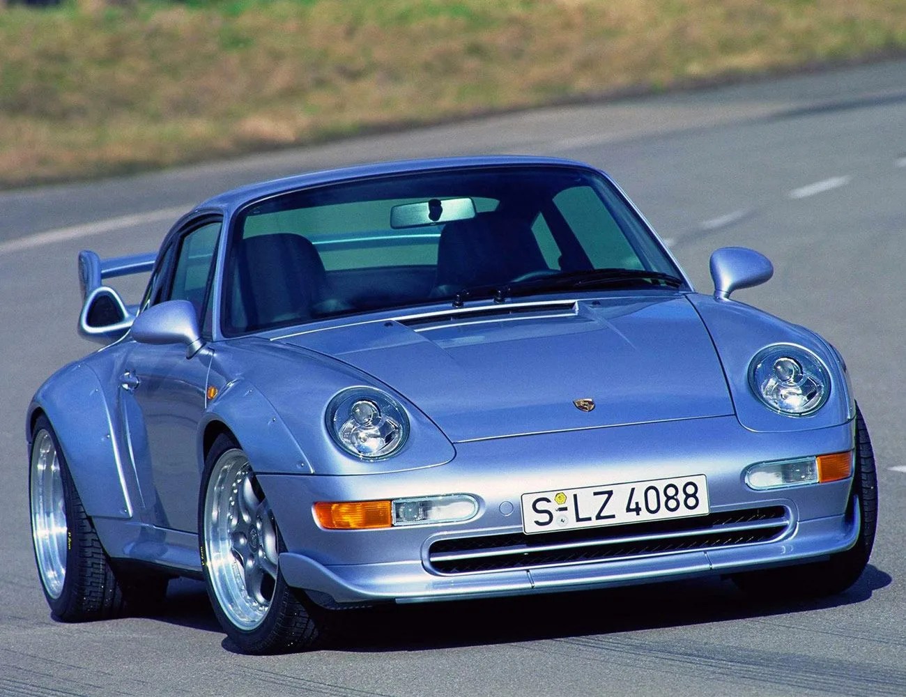 15-of-the-Best-Automotive-Hoodscoops-gear-patrol-1993-Porsche-GT2