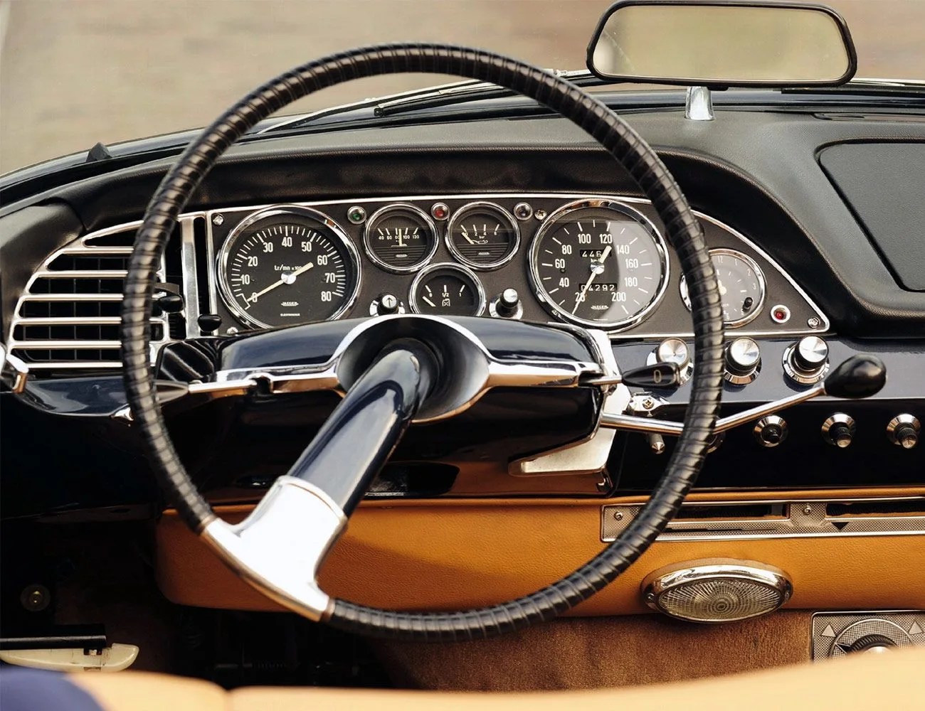 15-of-the-Best-Steering-Wheels-of-All-Time-gear-patrol-1955-Cintroen-DS