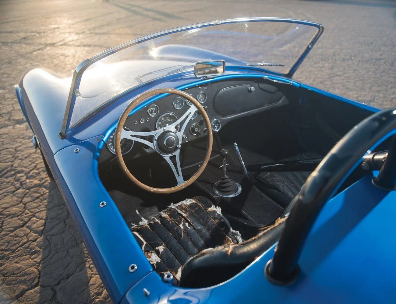 15-of-the-Best-Steering-Wheels-of-All-Time-gear-patrol-1962-Shelby-Cobra-CSX2000