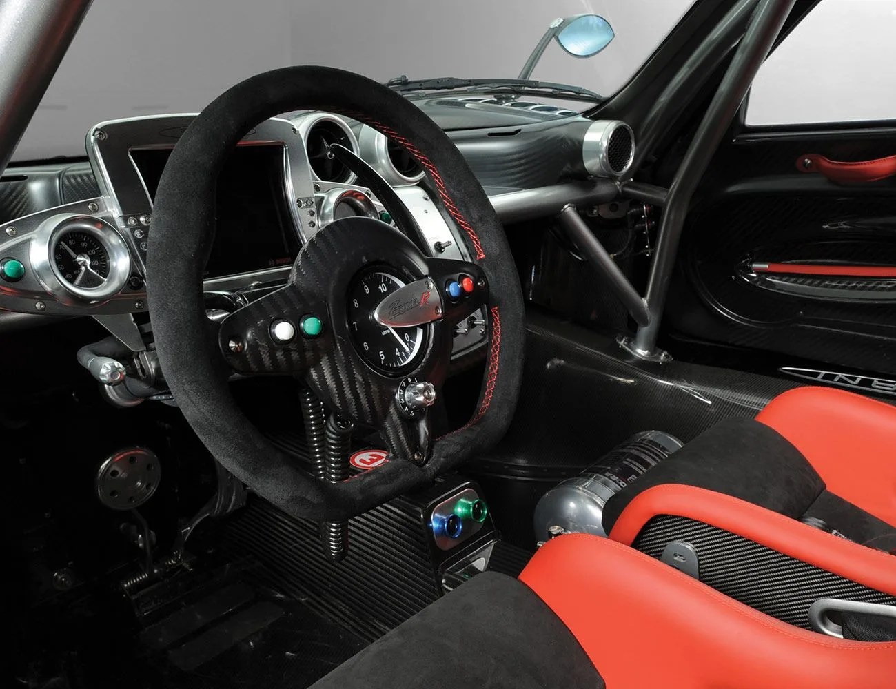 15-of-the-Best-Steering-Wheels-of-All-Time-gear-patrol-2009-Pagani-Zonda-R