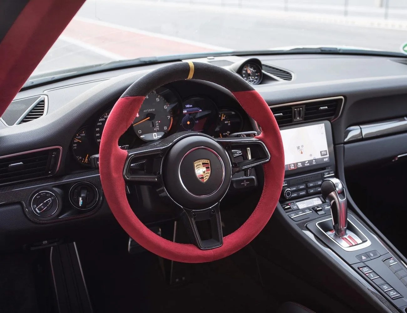 15-of-the-Best-Steering-Wheels-of-All-Time-gear-patrol-2017-Porsche-GT2-RS