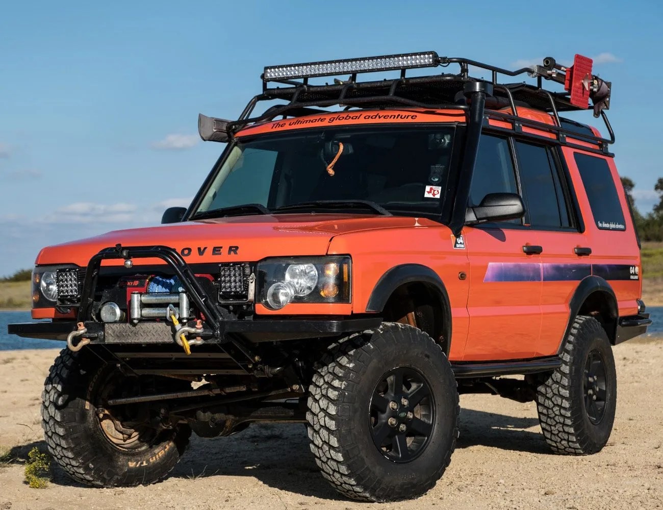 5-Used-Cars-Great-For-Camping-gear-patrol-Modified-2004-Land-Rover-Discovery-G4-Challenge