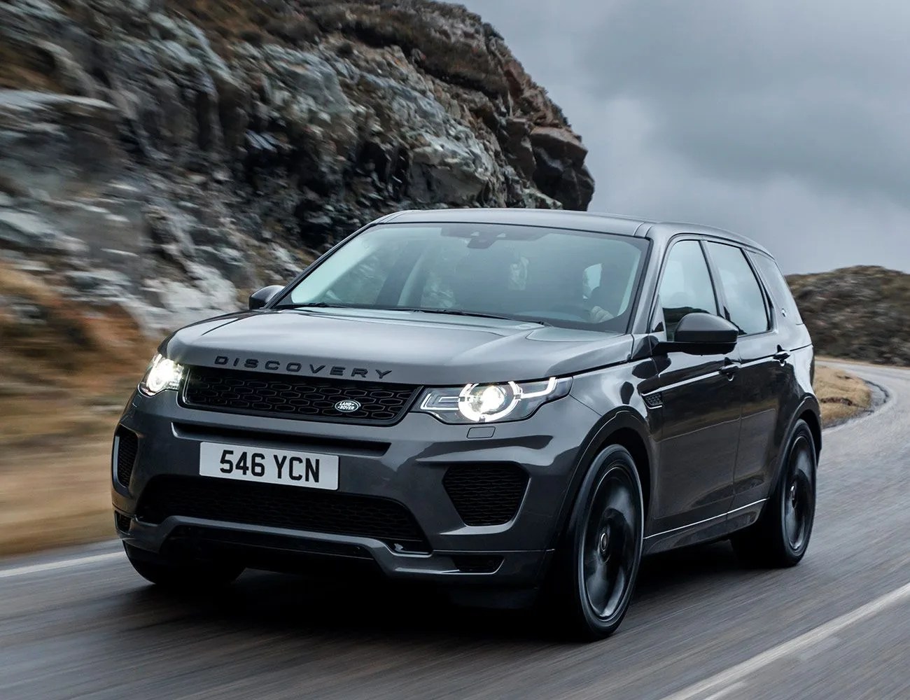 Best-SUVs-to-Buy-in-2018-Under-50-000-gear-patrol-2018-Land-Rover-Discovery-Sport-HSE