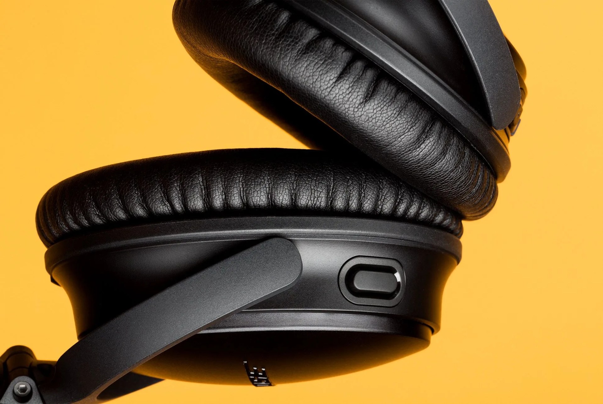 Bose-QC35-II-gear-patrol-slide-2
