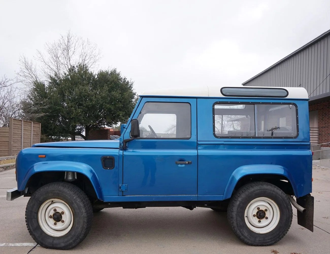 Found-Classic-4×4-Coupes-gear-patrol-1990-Land-Rover-90-200TDi