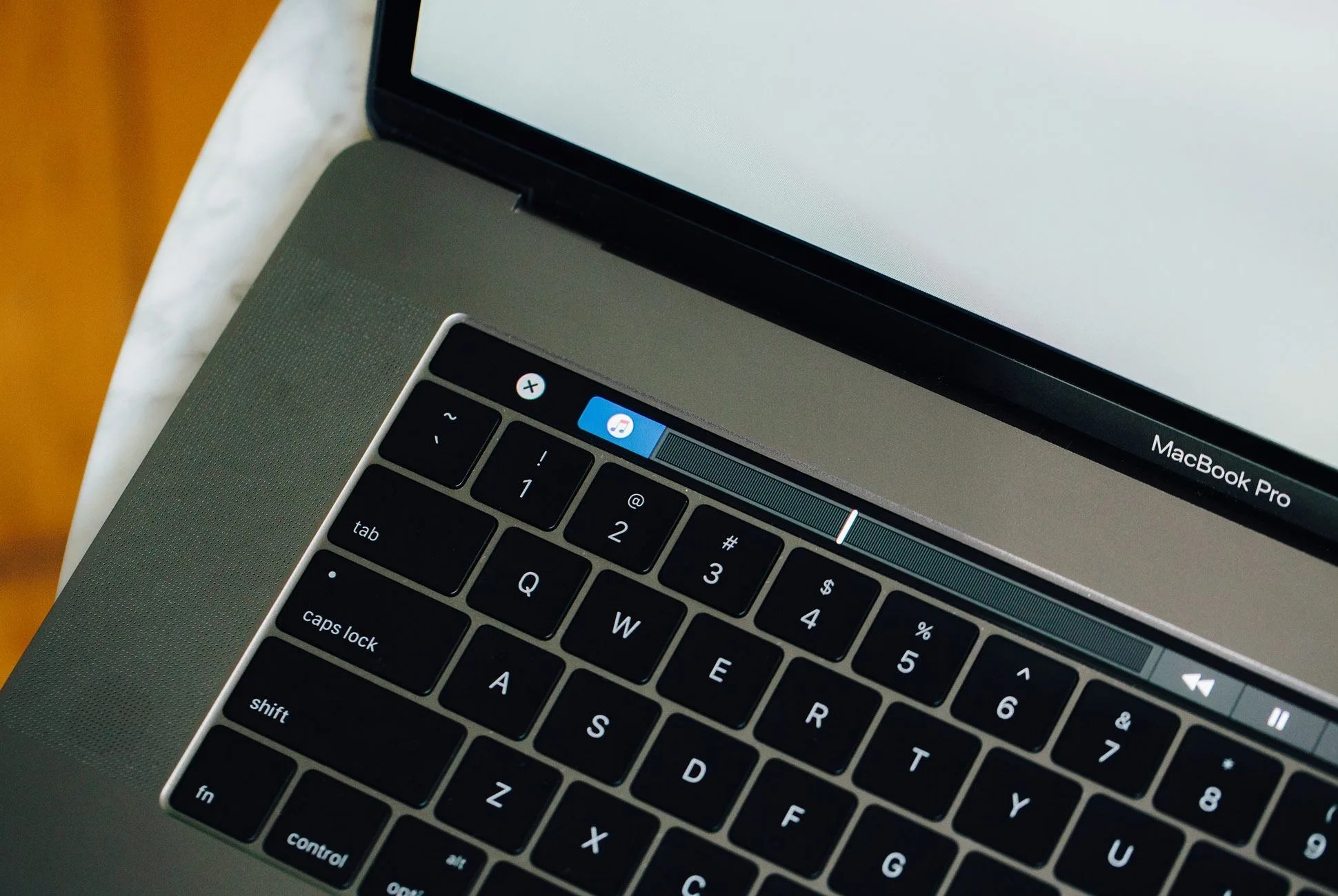 MBP-Touch-Bar-Gear-Patrol-Ambiance-1