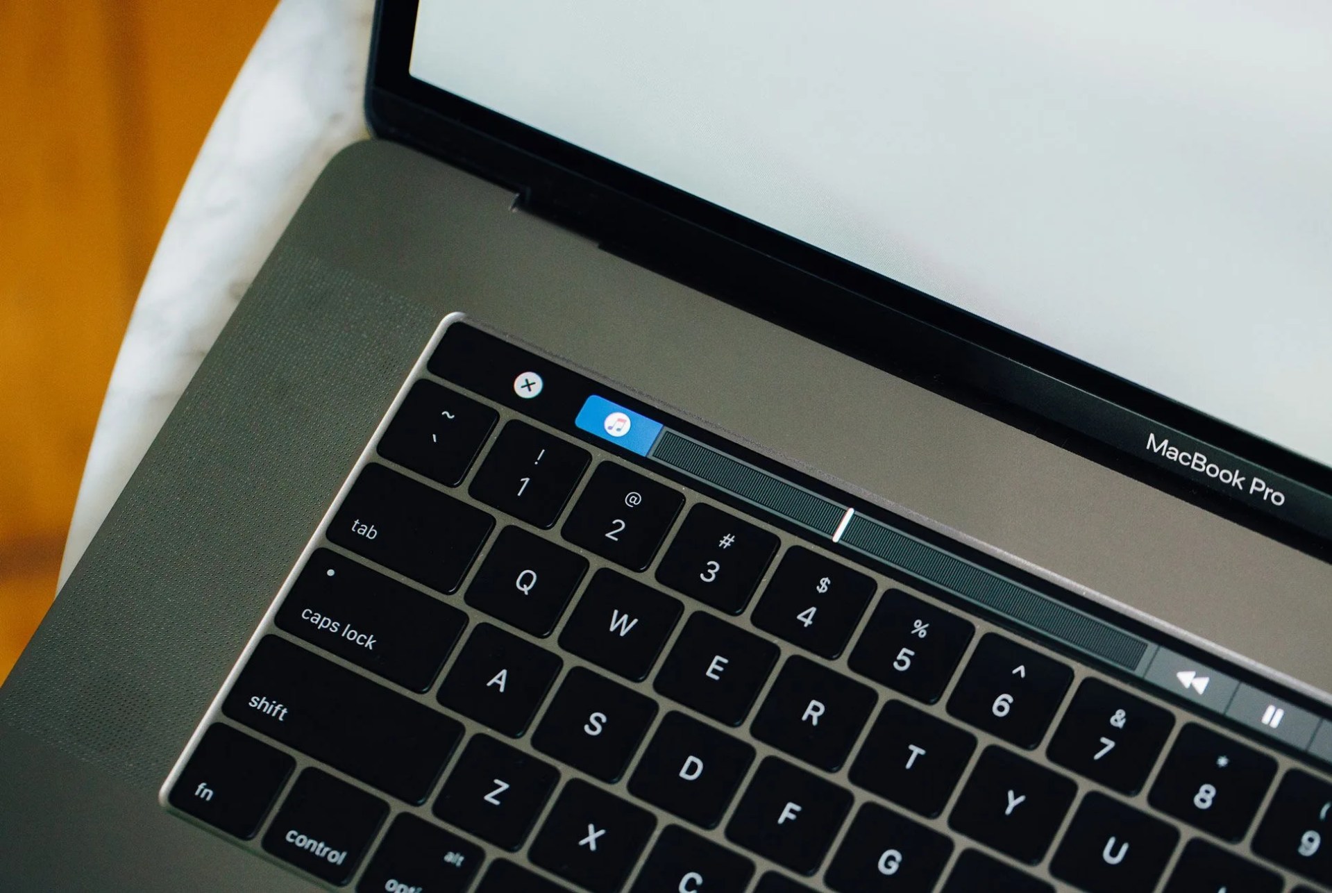 MBP-Touch-Bar-Gear-Patrol-Ambiance-1