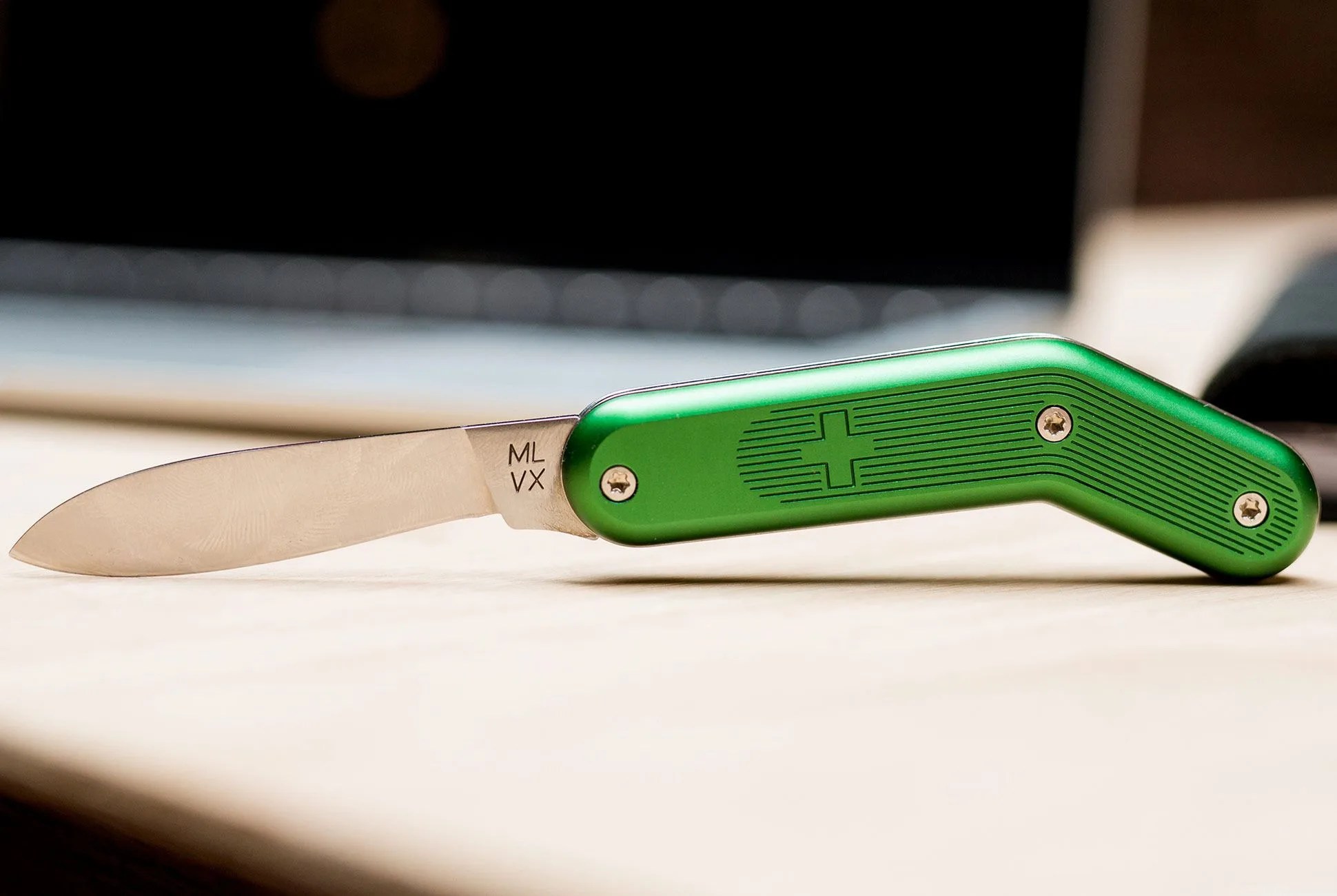 Malvaux-Knife-gear-patrol-full-lead