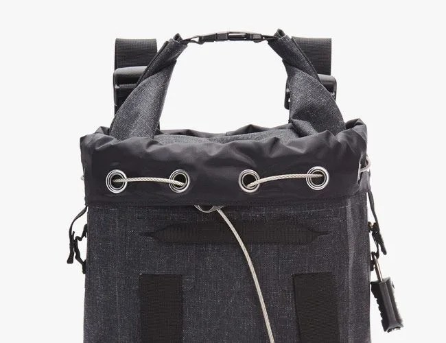 Pacsafe-15L-Backpack-gear-patrol-full-featured-4