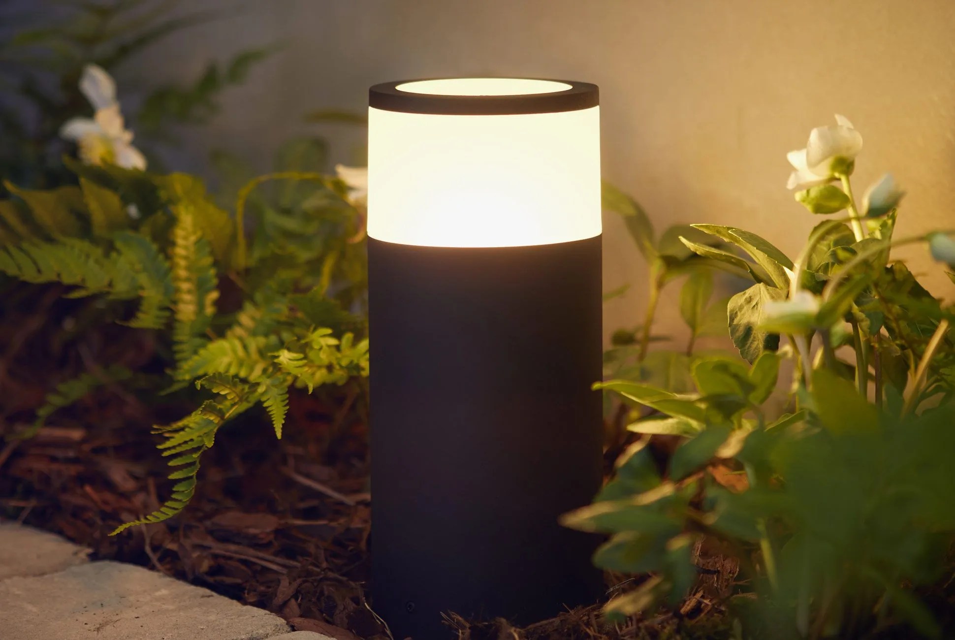 Philips-Hue-Outdoor-Range-gear-patrol-full-lead