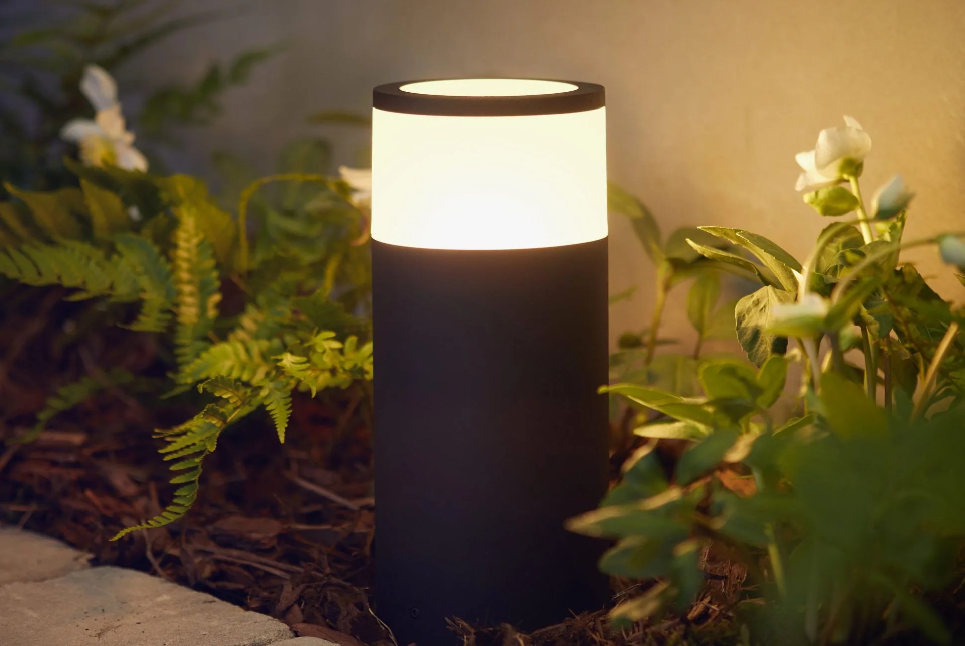 Philips-Hue-Outdoor-Range-gear-patrol-full-lead