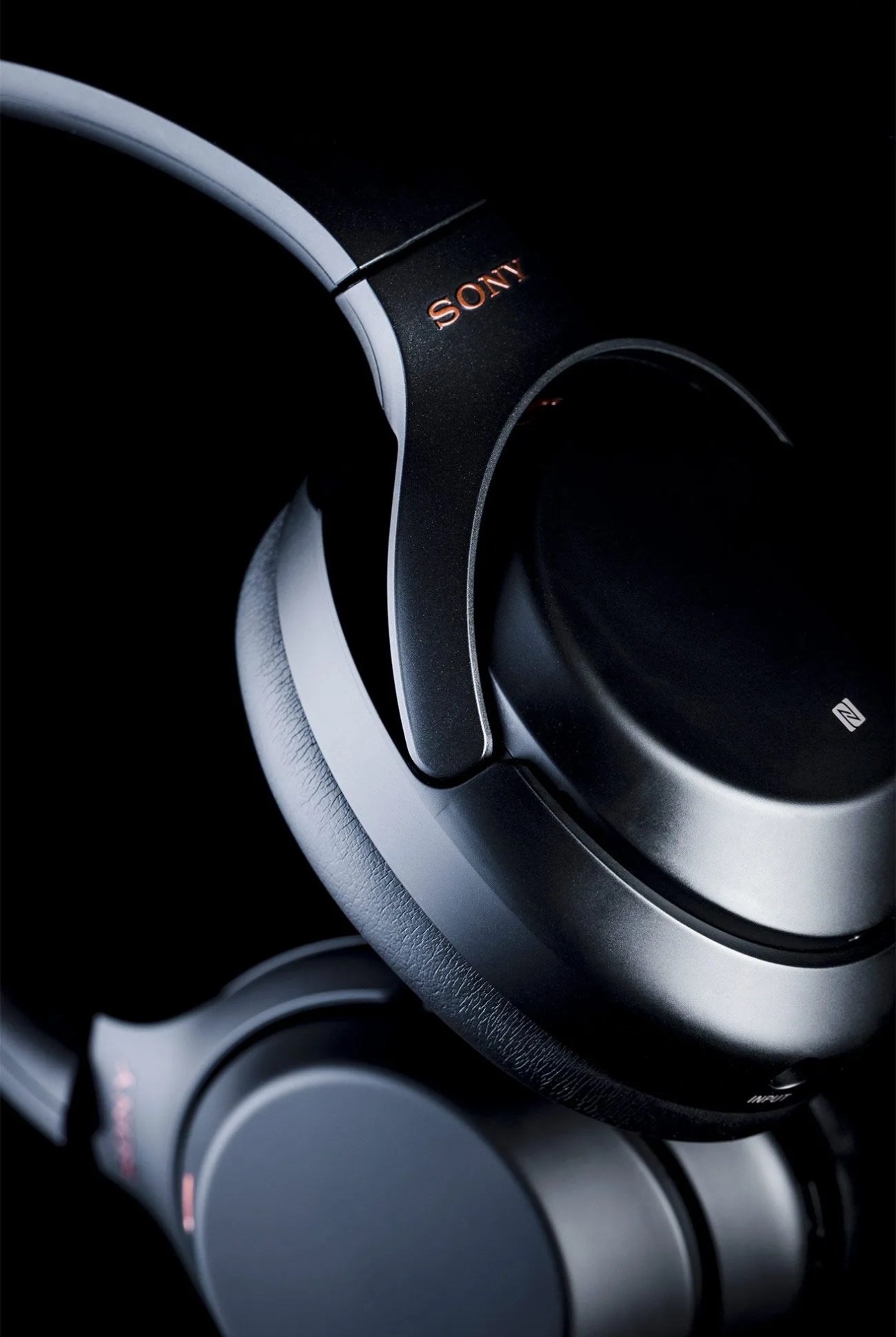 Sony-WH-1000XM3-gear-patrol-body