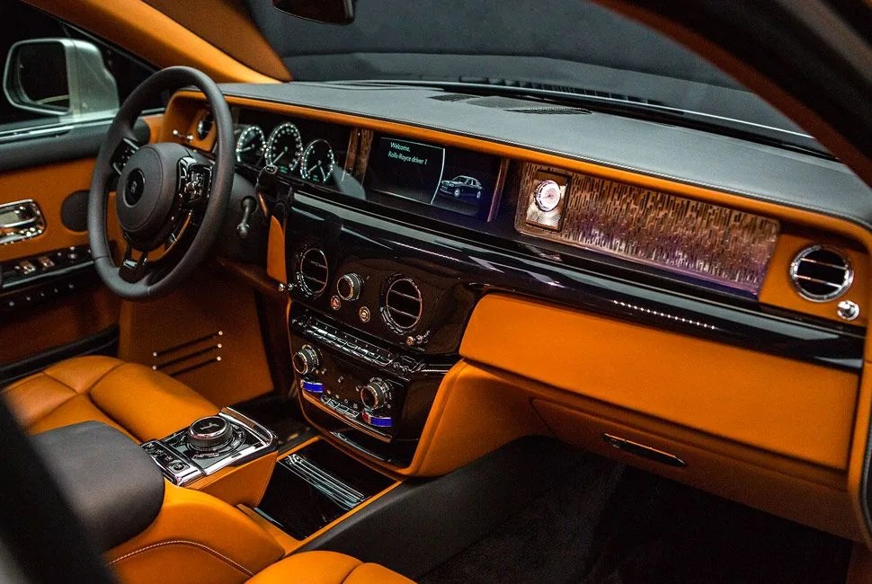 The-15-Most-Incredible-Car-Interiors-gear-patrol-2018-Rolls-Royce-Phantom