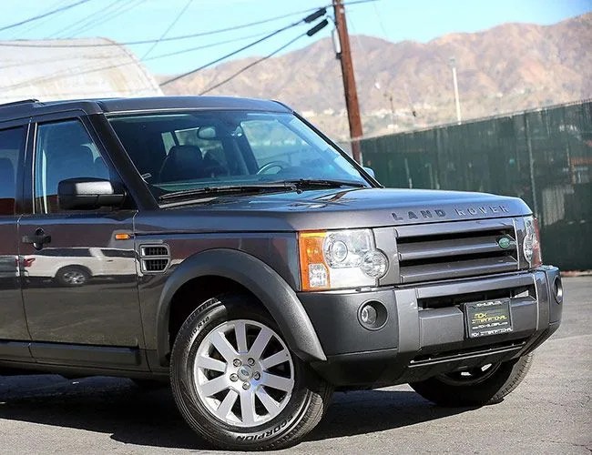The-Used-Cars-Wed-Buy-For-10K-gear-patrol-2005-Land-Rover-LR3-SE