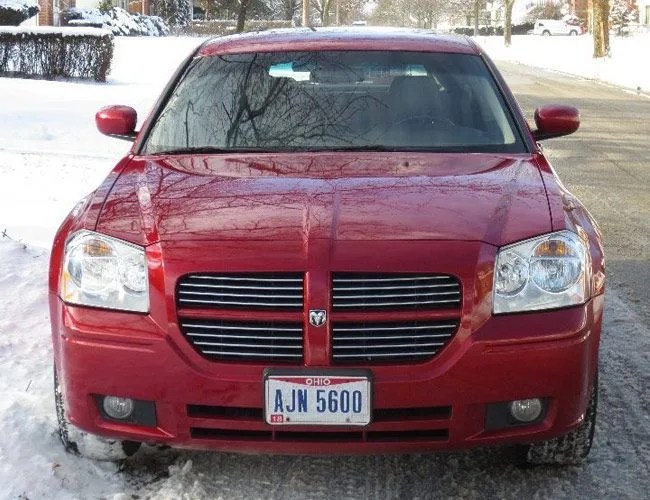 The-Used-Cars-Wed-Buy-For-10K-gear-patrol-2007-Dodge-Magnum-R-T