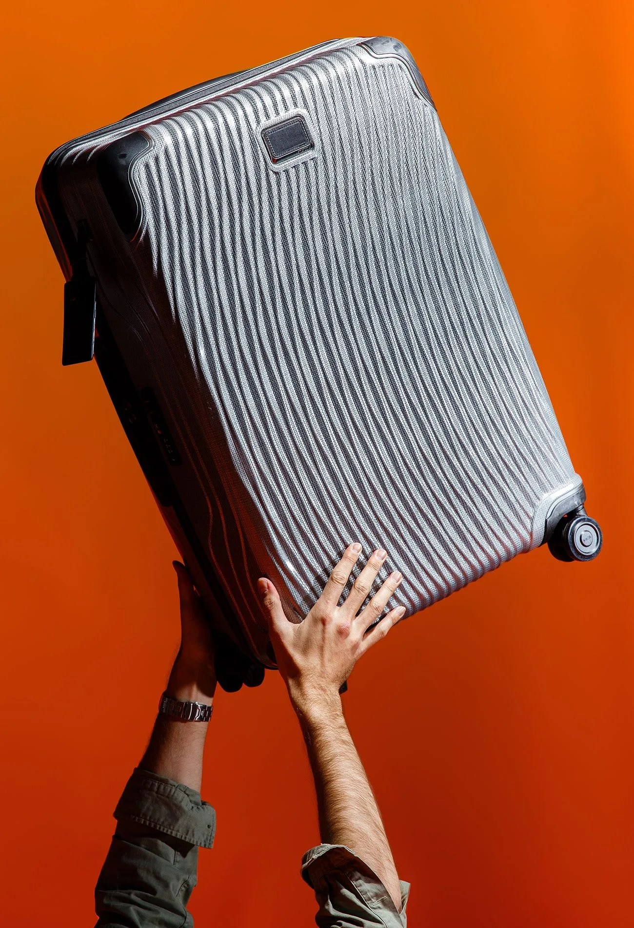 Tumi-Latitude-Suitcase-Review-gear-patrol-ambiance-2