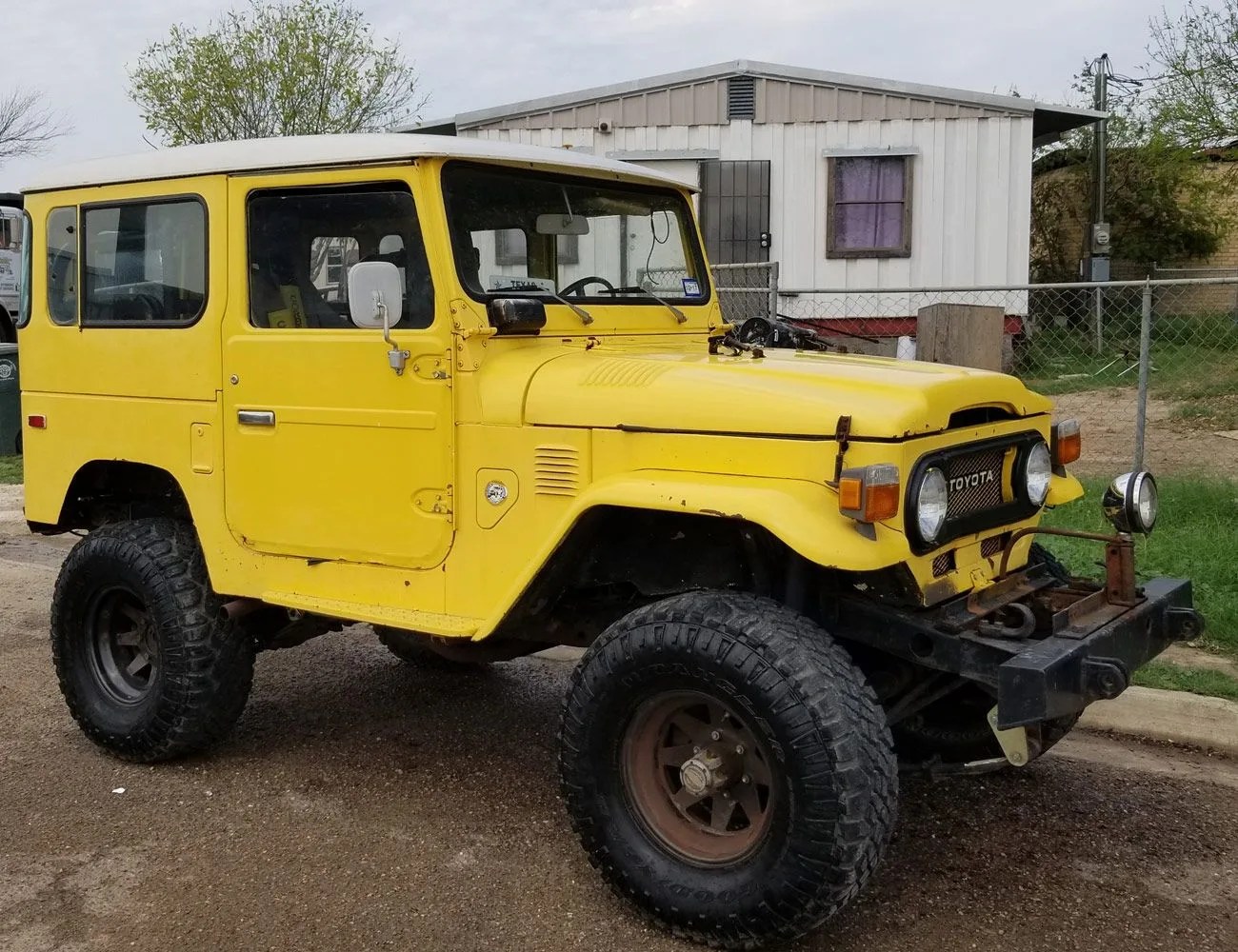 Want-This-Get-That-gear-patrol-full-Toyota-Land-Cruiser-FJ40