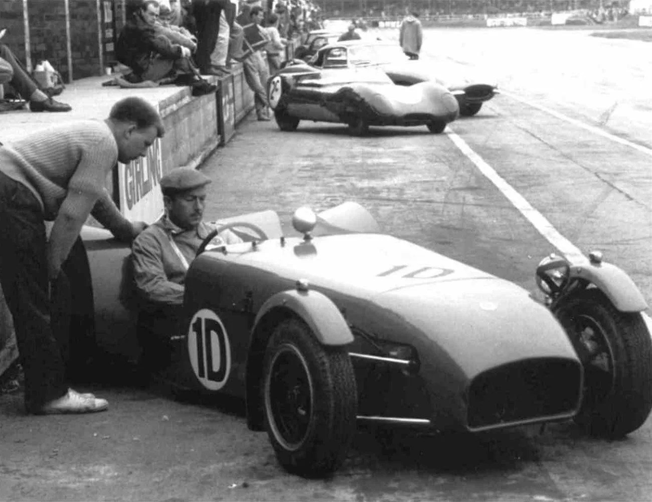 Caterham-Profile-gear-patrol-ambiance-1