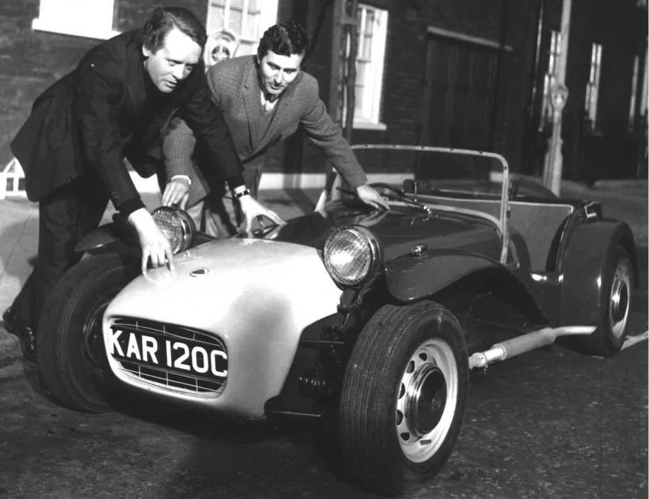 Caterham-Profile-gear-patrol-ambiance-2