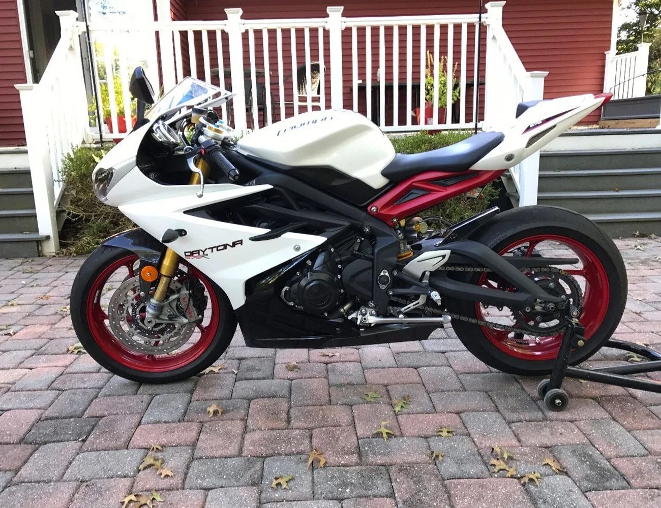 Found-5-Vehicles-Under-10K-gear-patrol-Modified-2014-Triumph-Daytona-675R-ABS