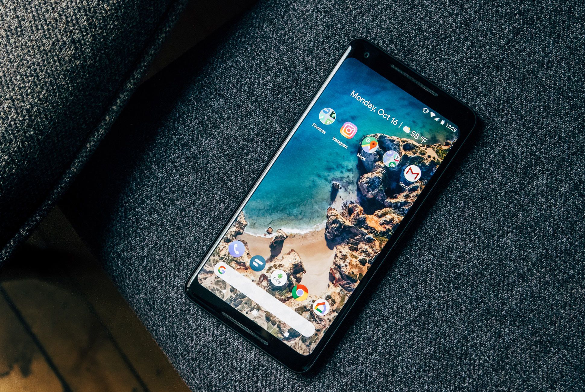 Google-Pixel-2-XL-Review-Gear-Patrol-Slide-1