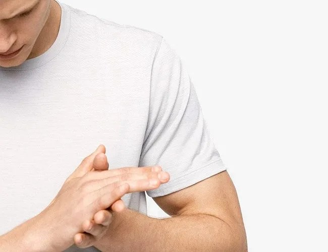 I-Wore-the-Same-Shirt-for-Weeks-and-it-Never-Stank-gear-patrol-full-featured