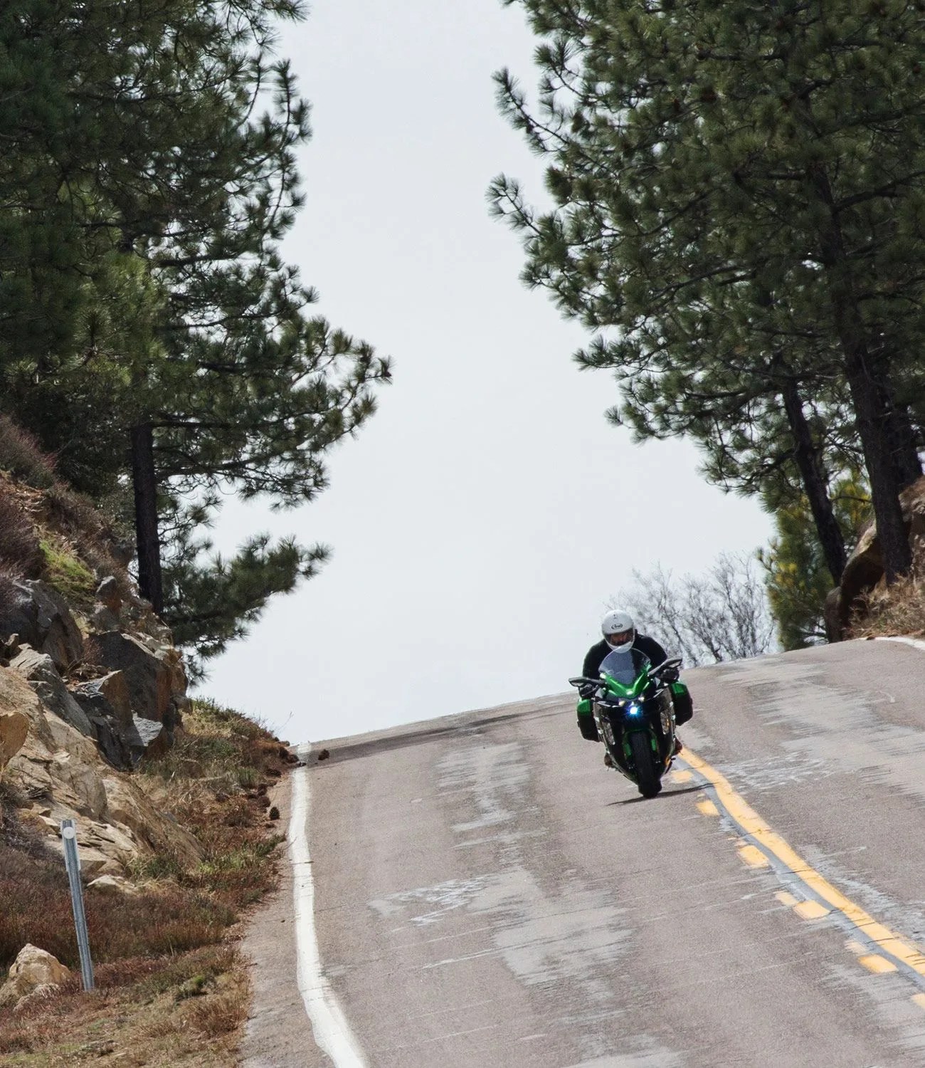 Kawasaki-H2-Review-gear-patrol-ambiance-2