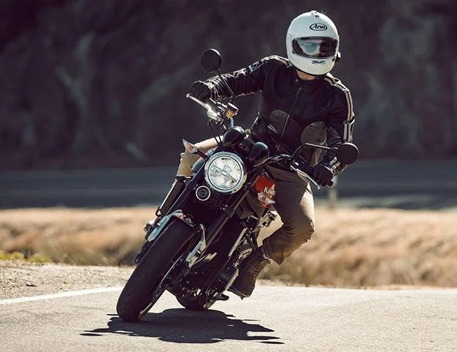 Kawasaki-Z900-Review-gear-patrol-lead-feature