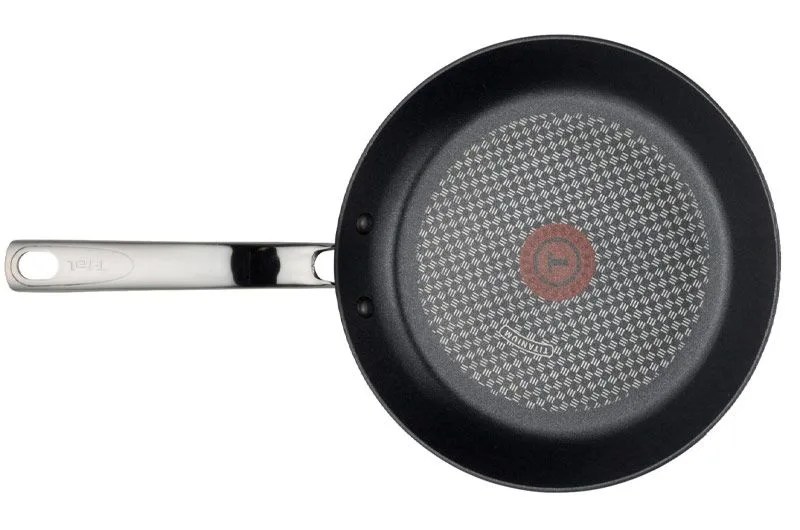 Kitchen-Essentials-gear-patrol-TFal-nonstick-Frying-Pan