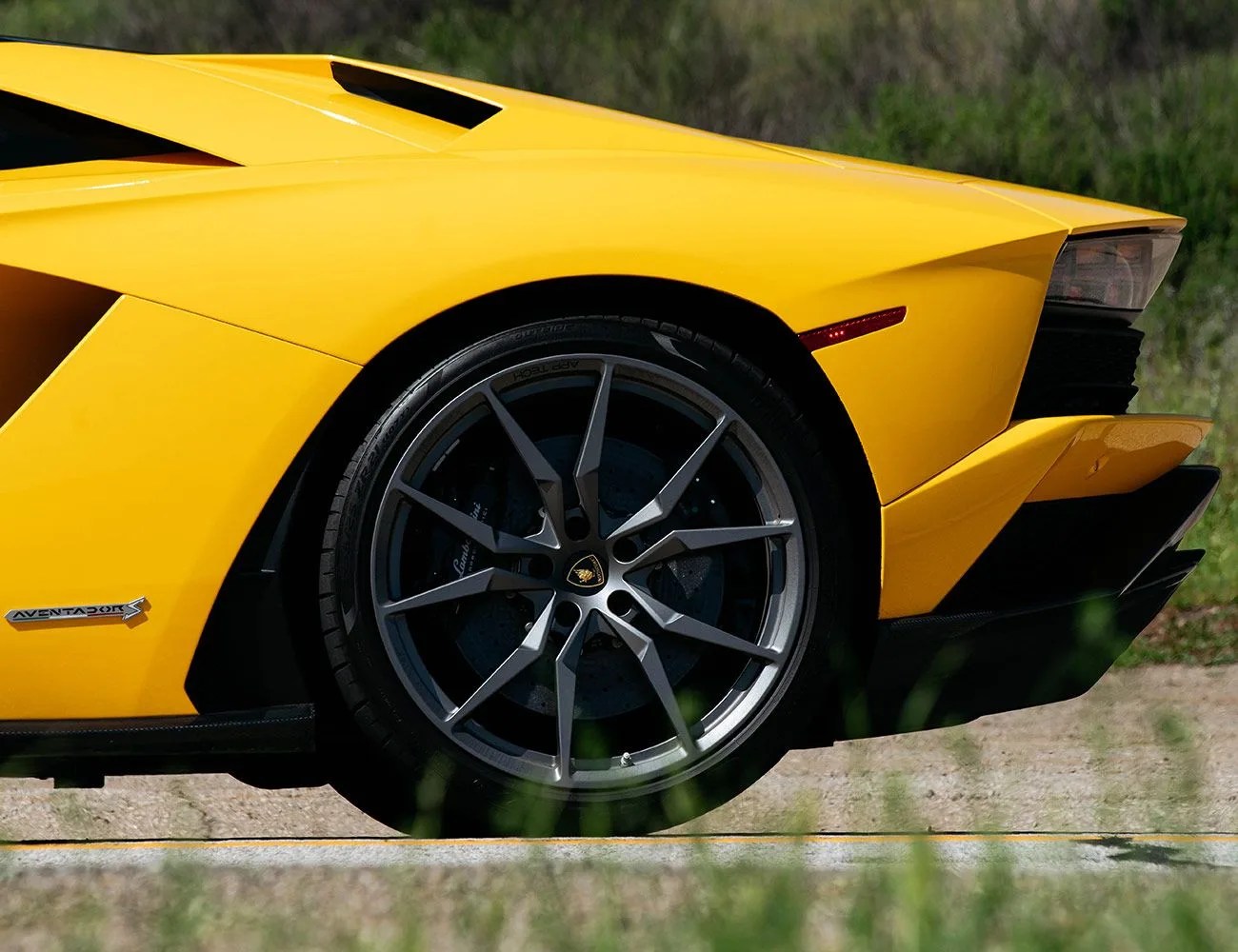 Lamborghini-Aventador-S-Roadster-Photo-Essay-gear-patrol-10