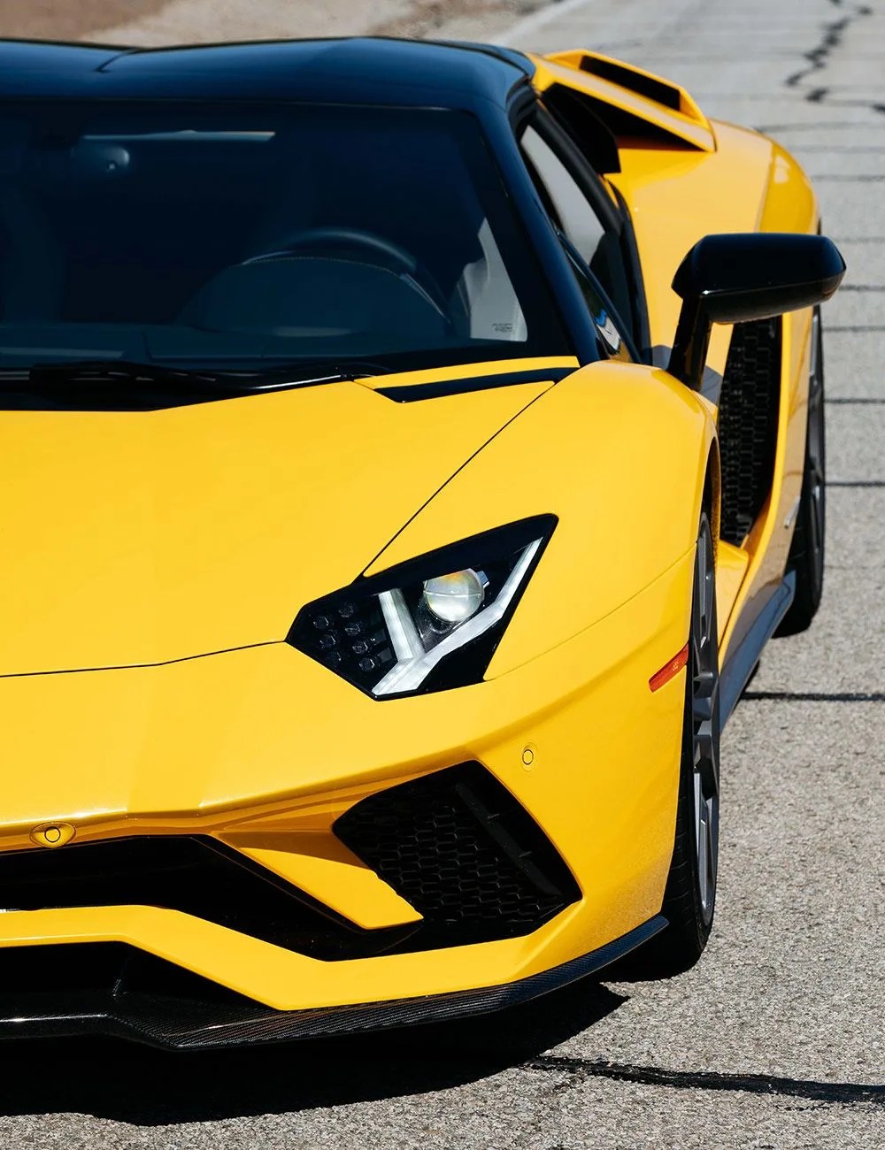 Lamborghini-Aventador-S-Roadster-Photo-Essay-gear-patrol-11