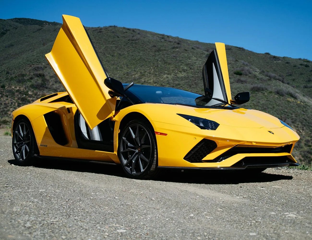 Lamborghini-Aventador-S-Roadster-Photo-Essay-gear-patrol-14