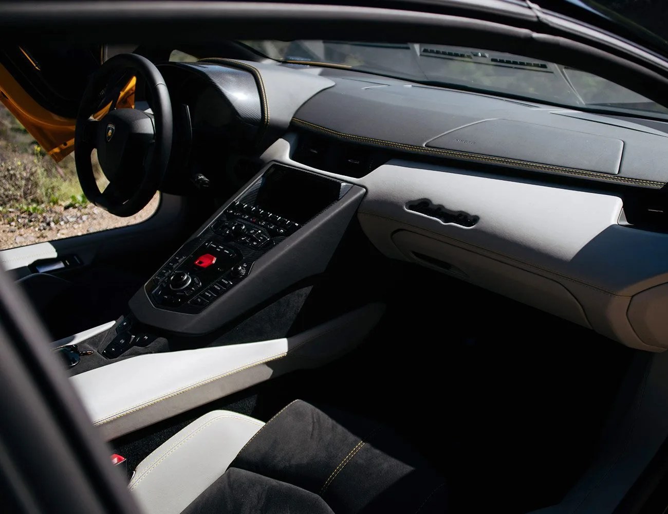 Lamborghini-Aventador-S-Roadster-Photo-Essay-gear-patrol-15