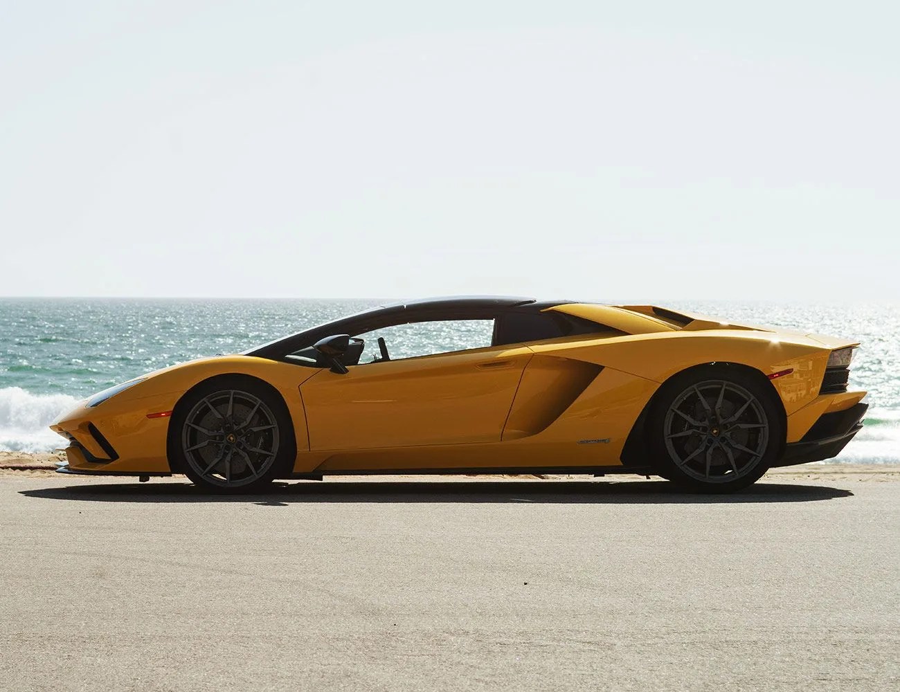 Lamborghini-Aventador-S-Roadster-Photo-Essay-gear-patrol-19