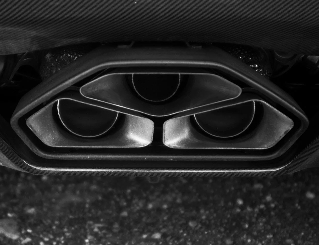 Lamborghini-Aventador-S-Roadster-Photo-Essay-gear-patrol-20