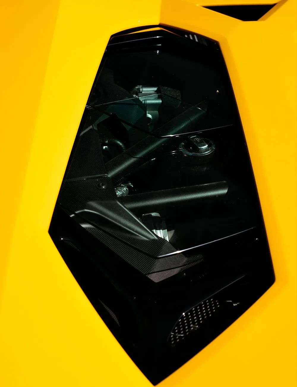 Lamborghini-Aventador-S-Roadster-Photo-Essay-gear-patrol-3