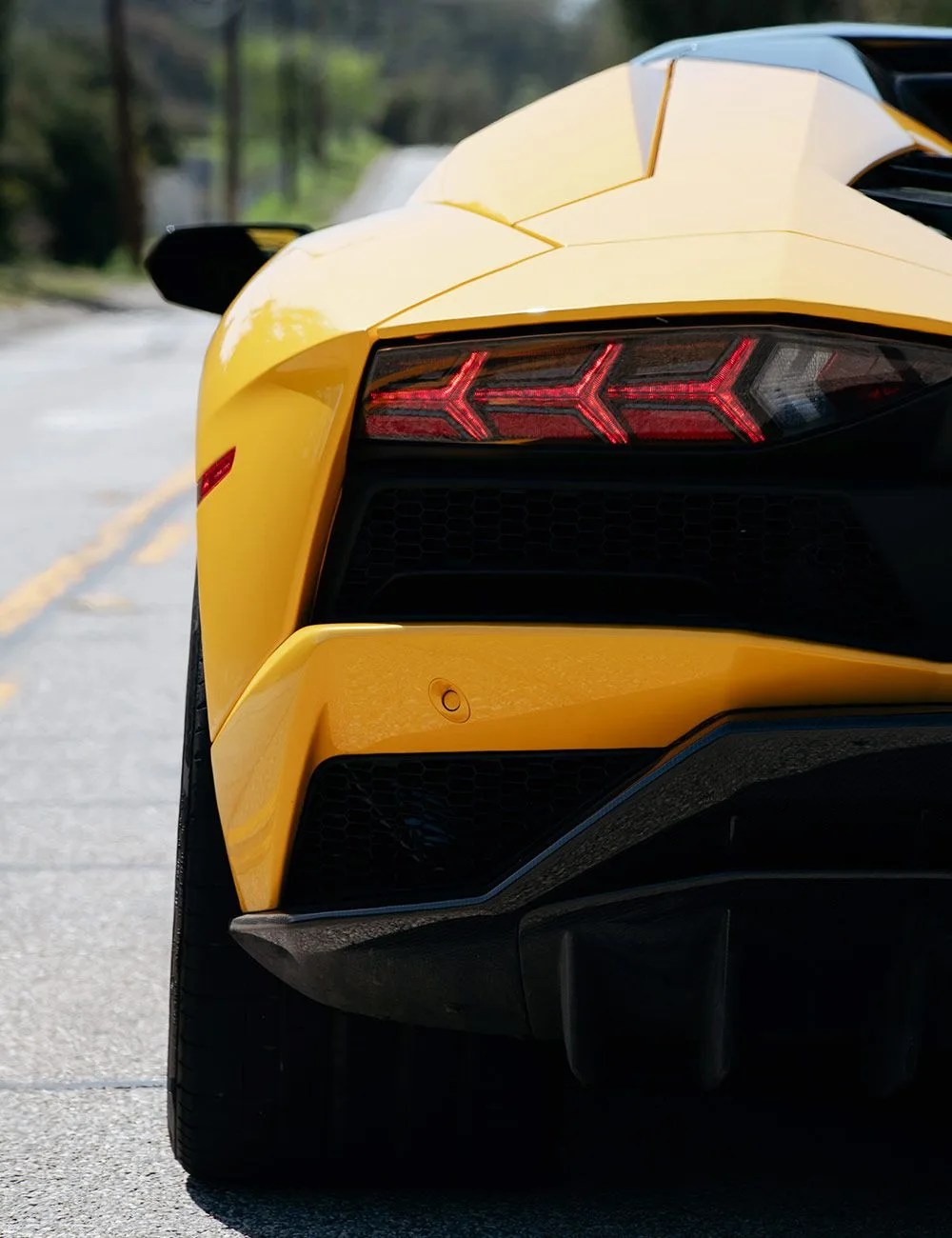 Lamborghini-Aventador-S-Roadster-Photo-Essay-gear-patrol-8