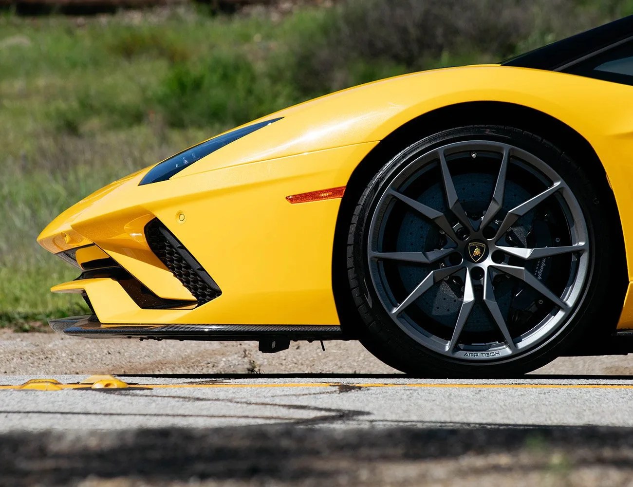 Lamborghini-Aventador-S-Roadster-Photo-Essay-gear-patrol-9