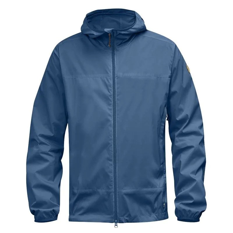Why-You-Need-a-Wind-Jacket-gear-patrol-Fjallraven-Abisko-Windbreaker