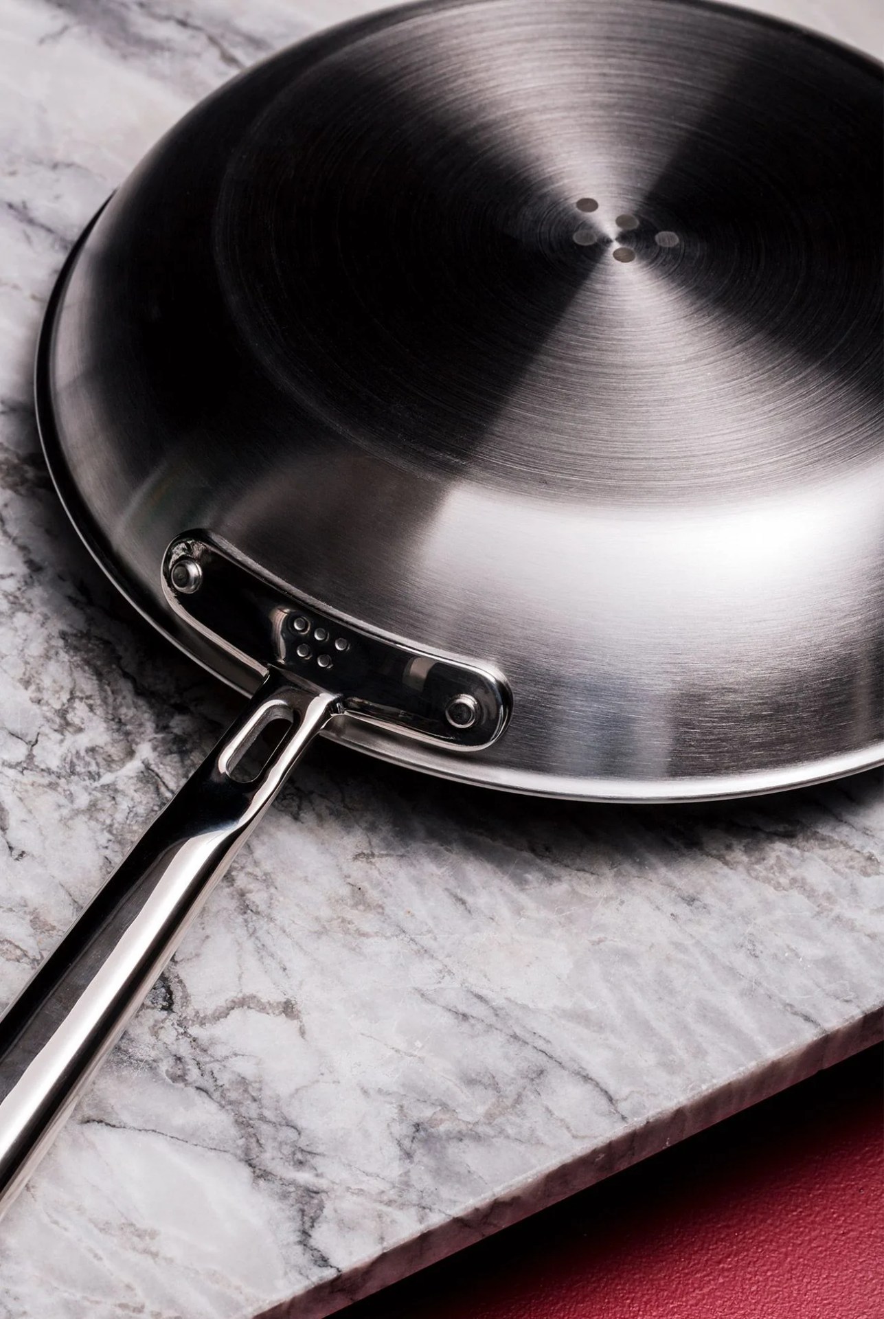 misen-stainless-pan-gear-patrol-body-1