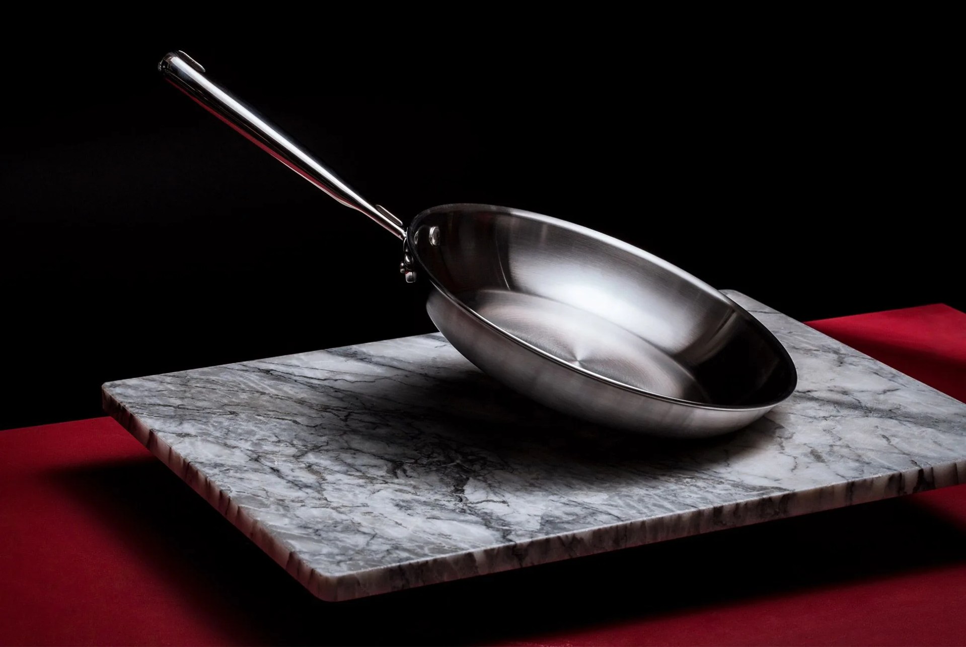 misen-stainless-pan-gear-patrol-full-lead