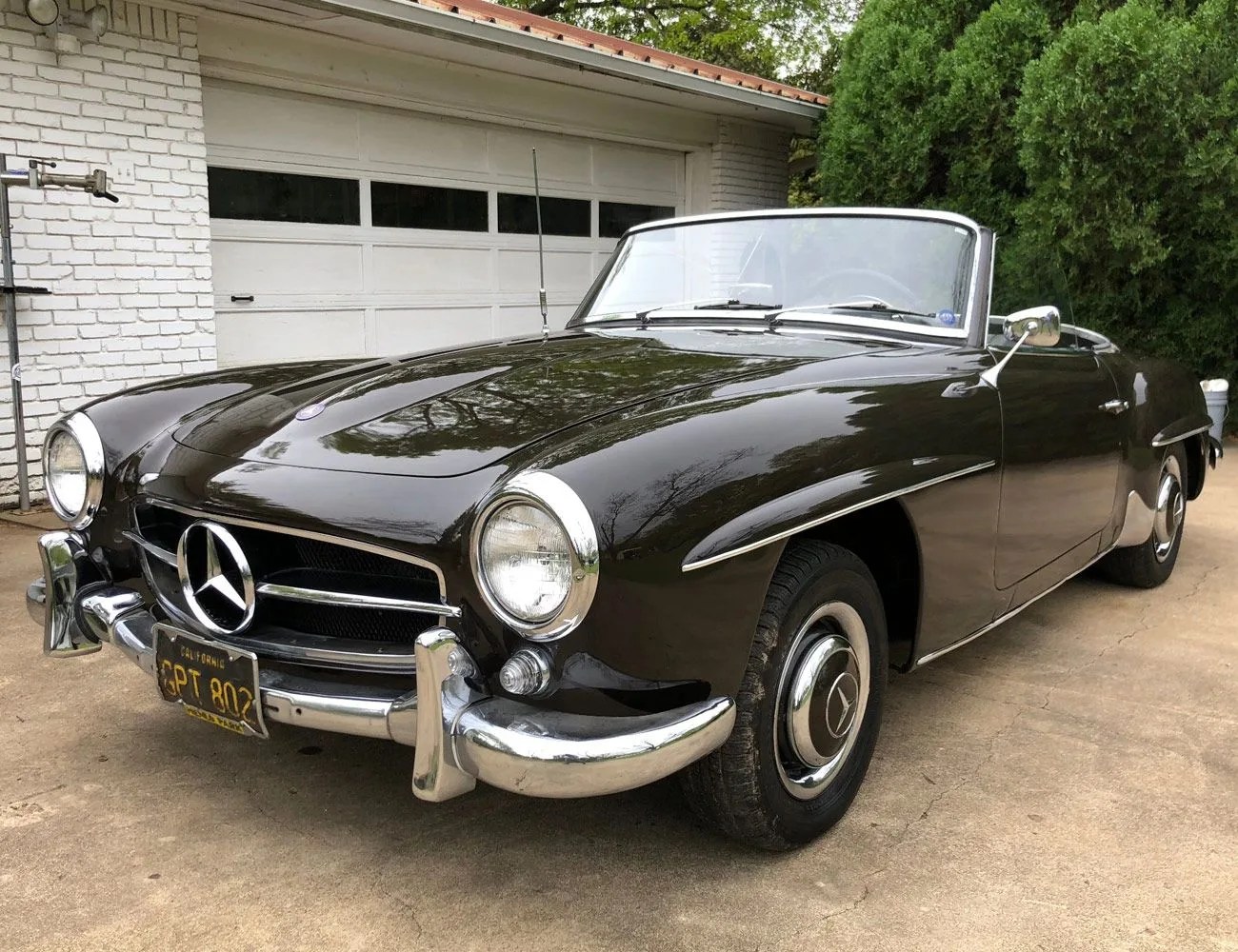 5-Iconic-Cars-Ideal-for-Summer-Weather-gear-patrol-1958-Mercedes-Benz-190SL