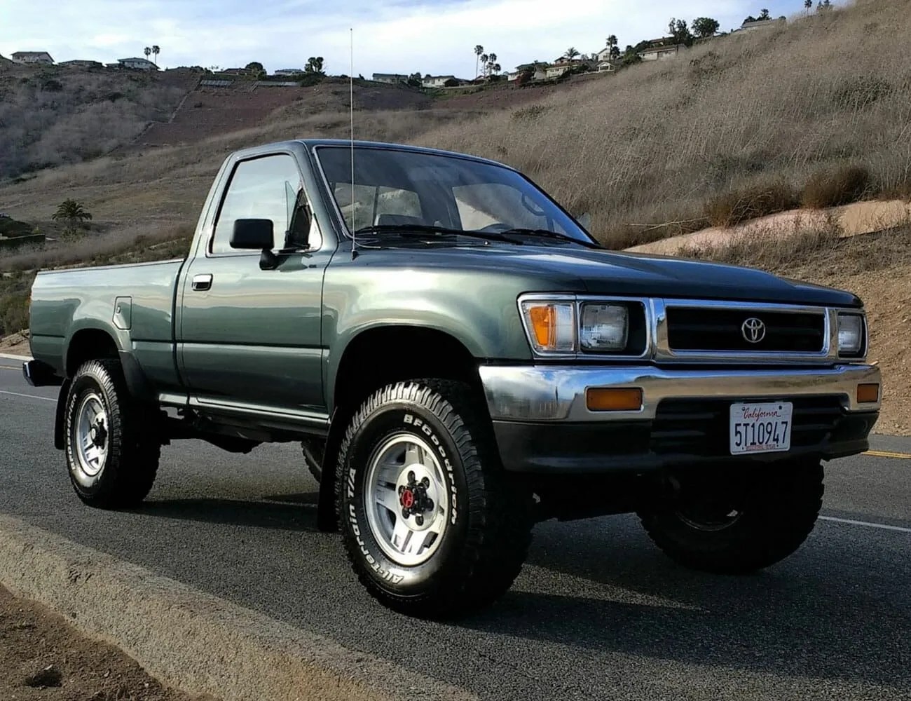 5-Incredibly-Pristine-Off-Roaders-gear-patrol-1993-Toyota-4×4.jpg
