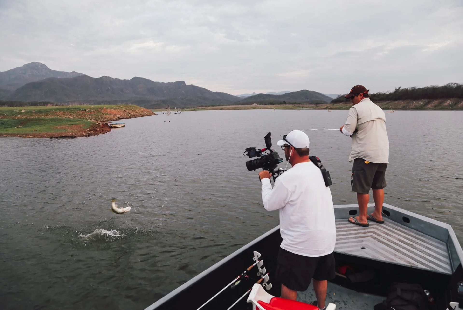 bass-fishing-show-gear-patrol-ambiance-2