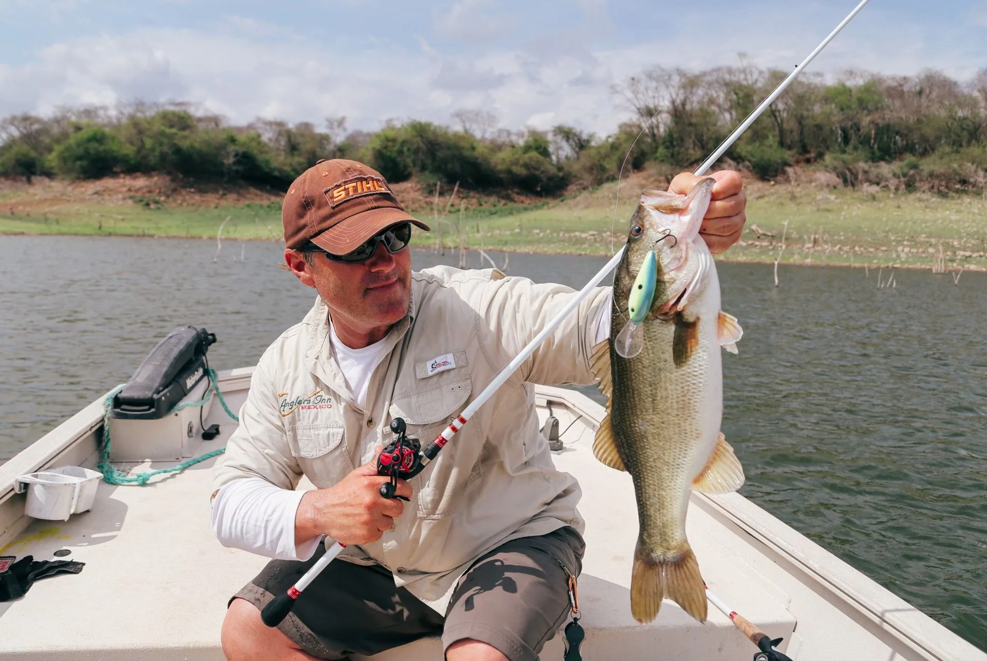 bass-fishing-show-gear-patrol-ambiance-5