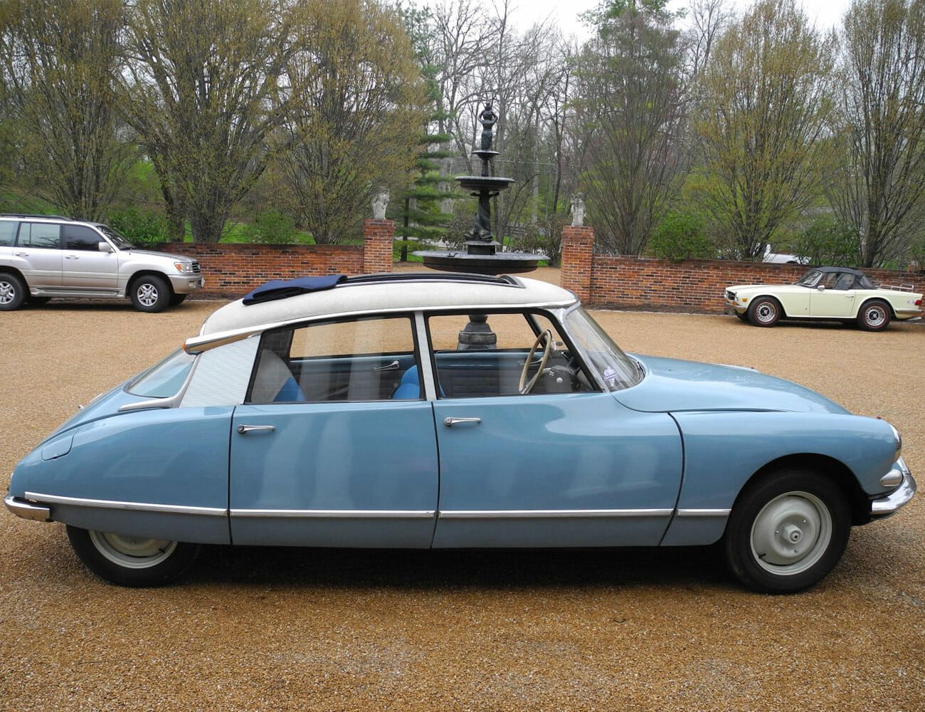 Found-5-Unique-Cars-gear-patrol-1961-Citroen-ID19